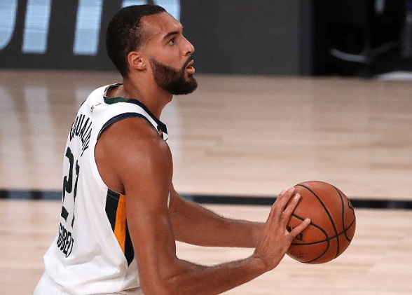 包含这也行？加时末段纽卡斯尔遗憾出局风云突变皇家马德里今晨远射贴柱，上海海港清晨官宣签约的词条